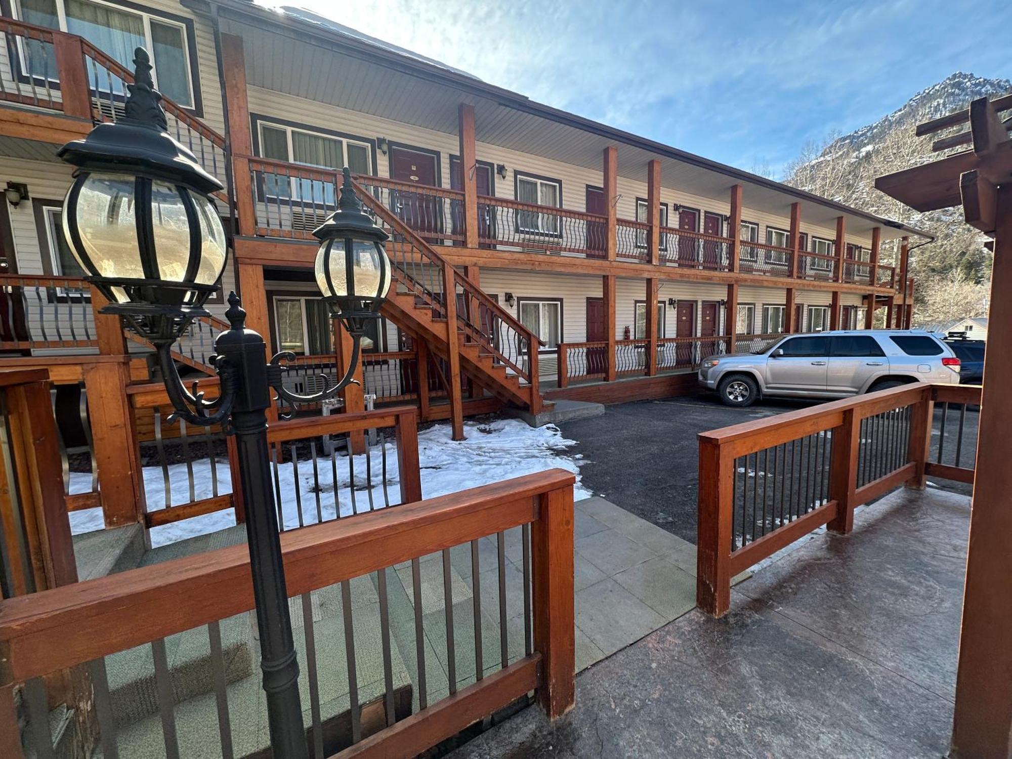 Matterhorn Inn Урей Екстер'єр фото