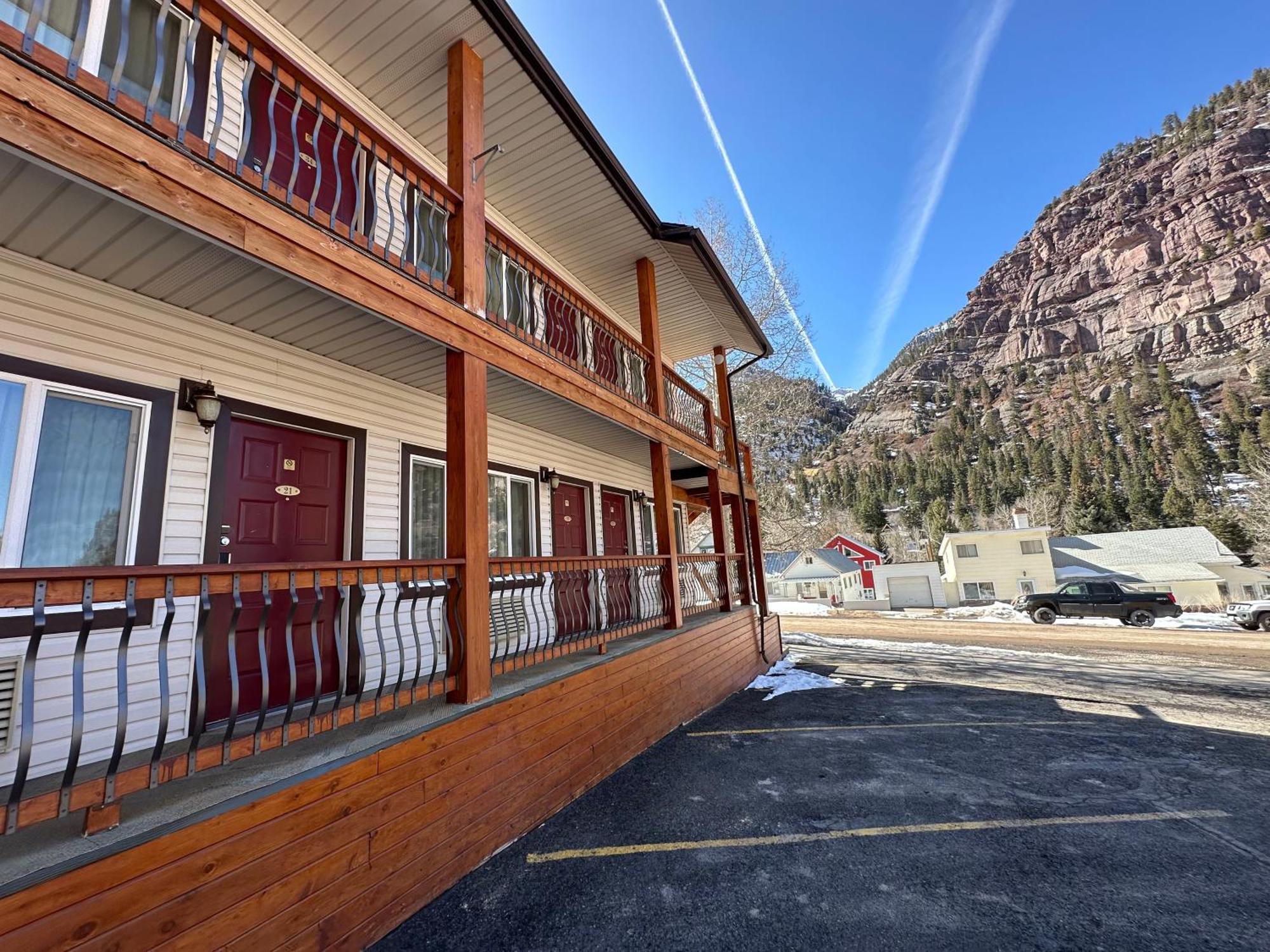 Matterhorn Inn Урей Екстер'єр фото