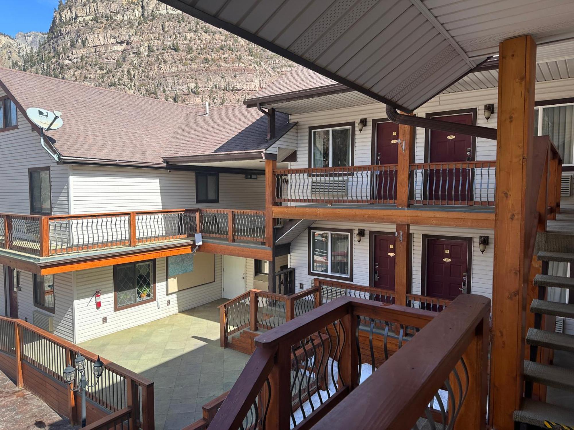 Matterhorn Inn Урей Екстер'єр фото