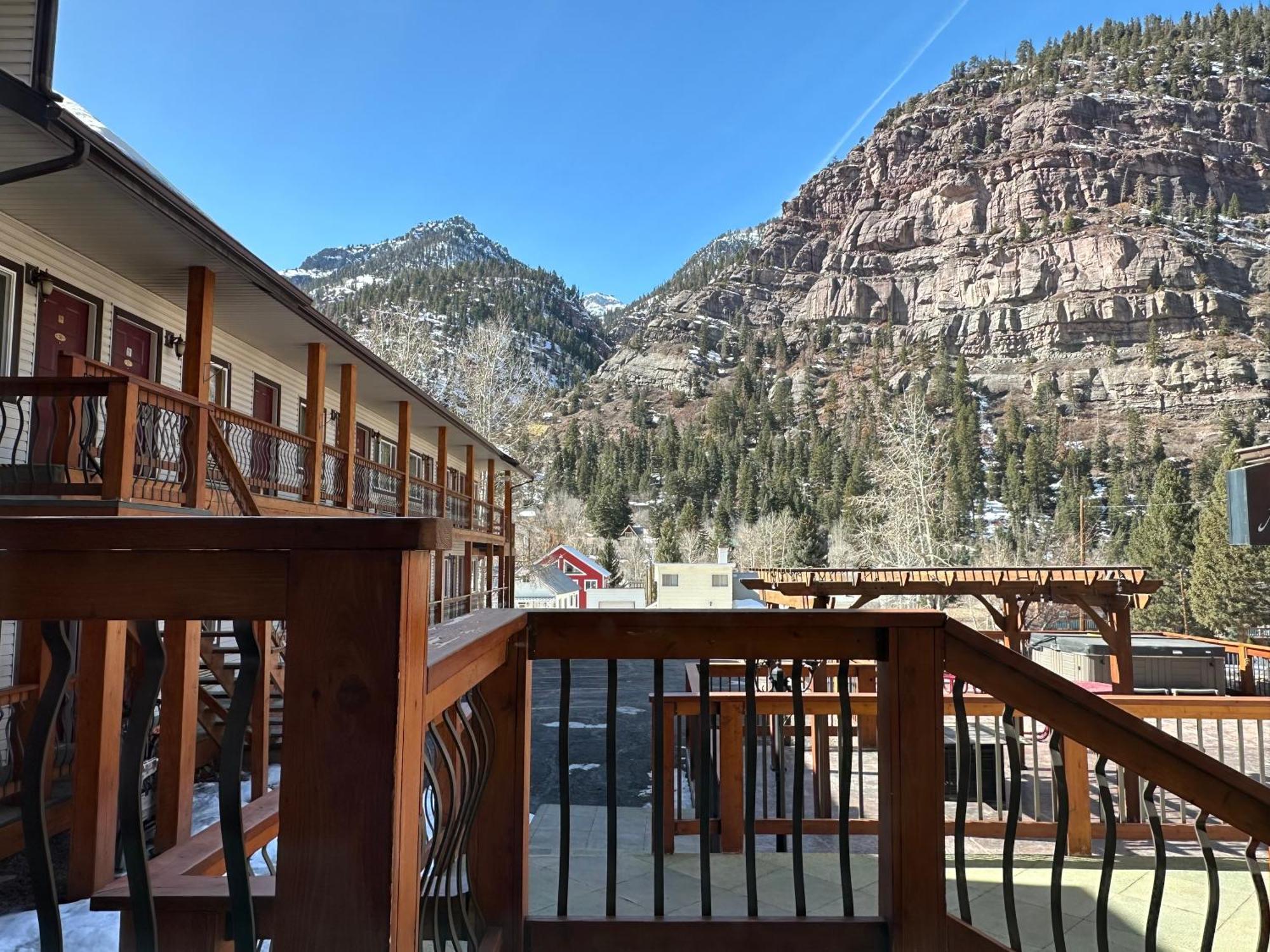 Matterhorn Inn Урей Екстер'єр фото
