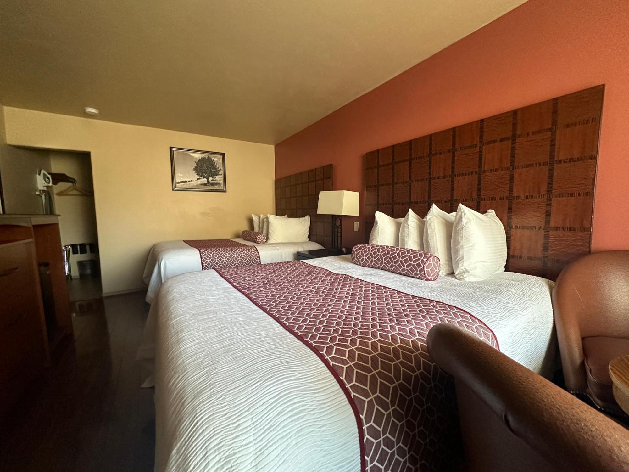 Matterhorn Inn Урей Номер фото