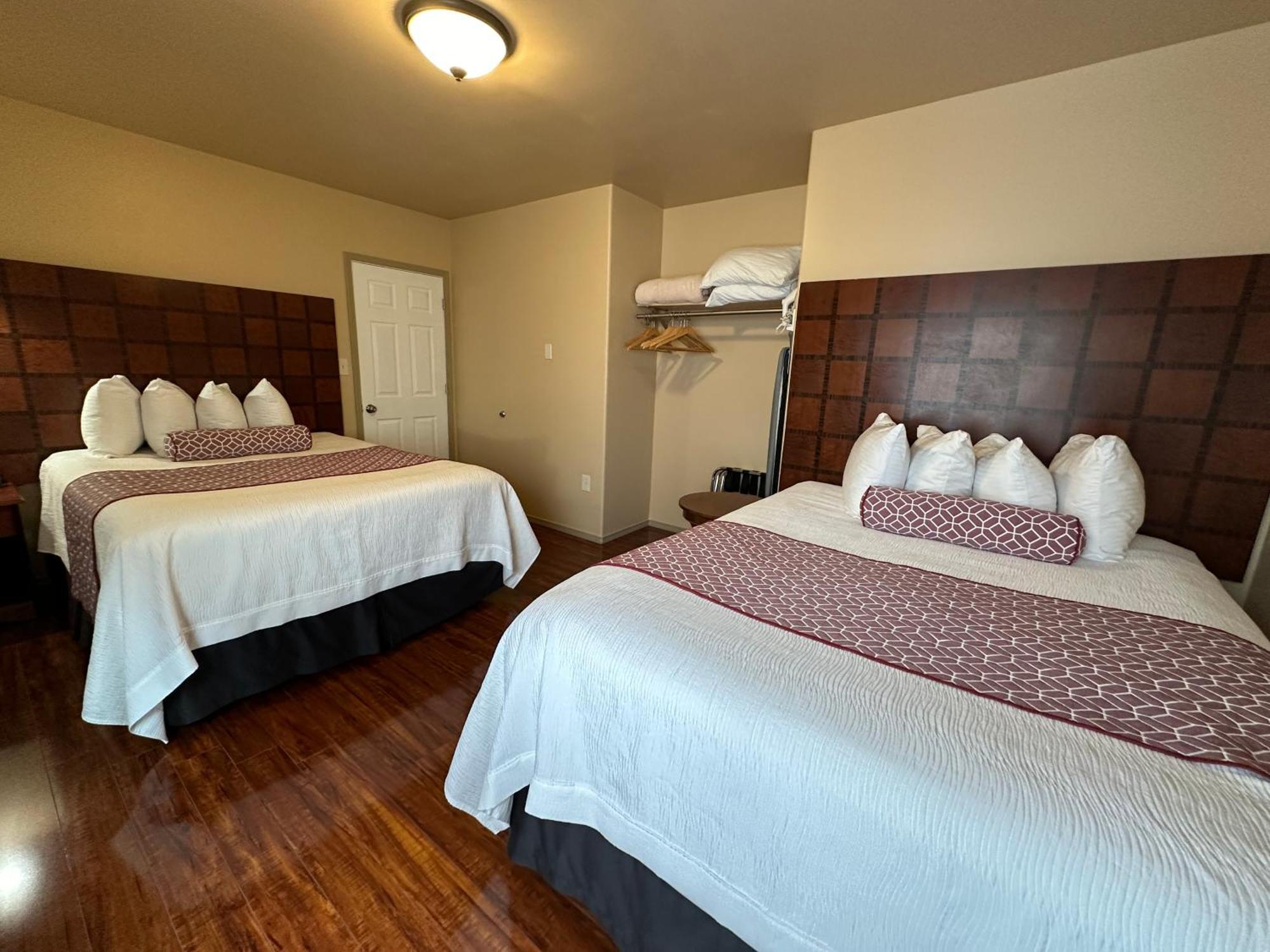 Matterhorn Inn Урей Номер фото