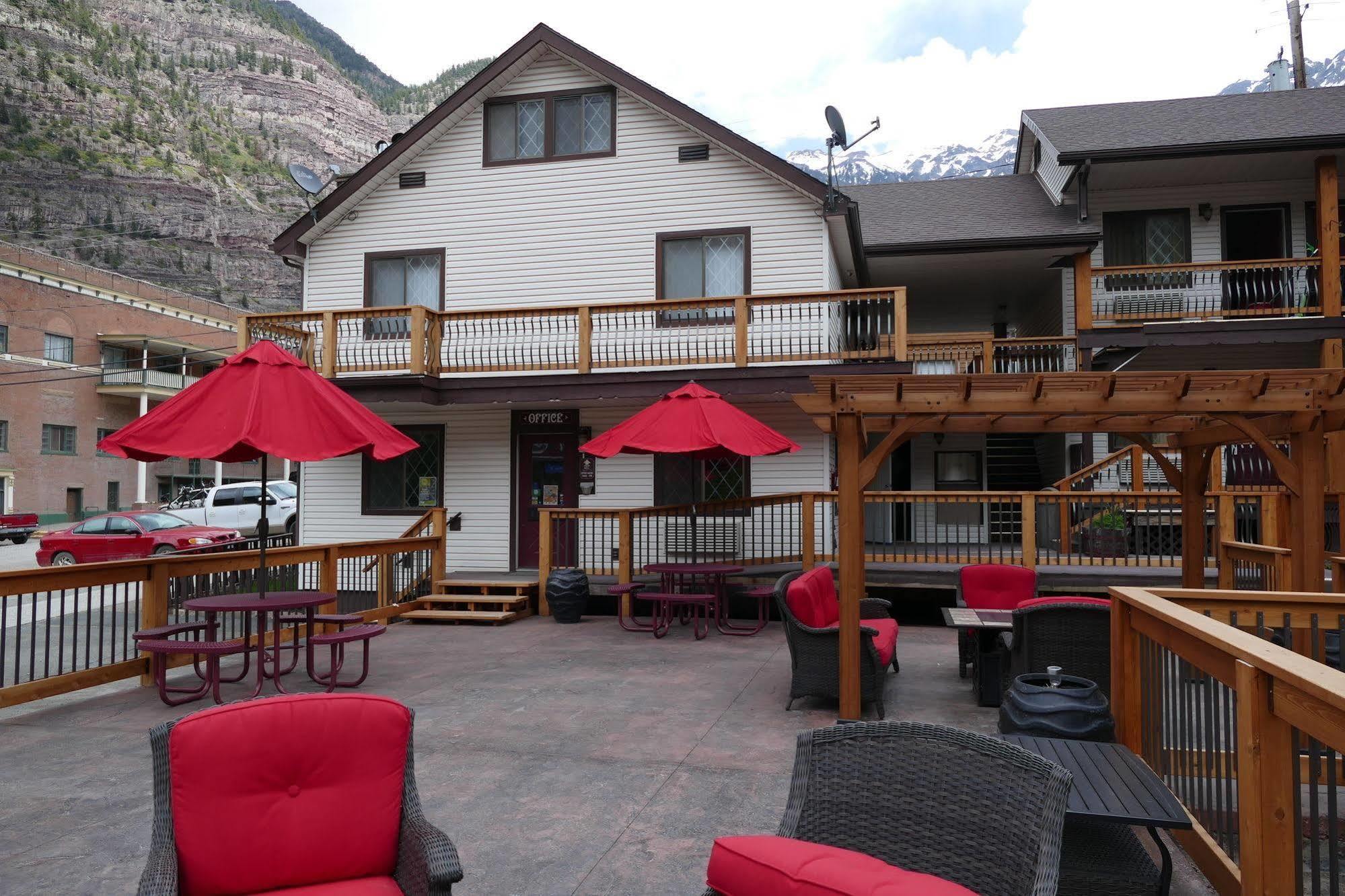 Matterhorn Inn Урей Екстер'єр фото